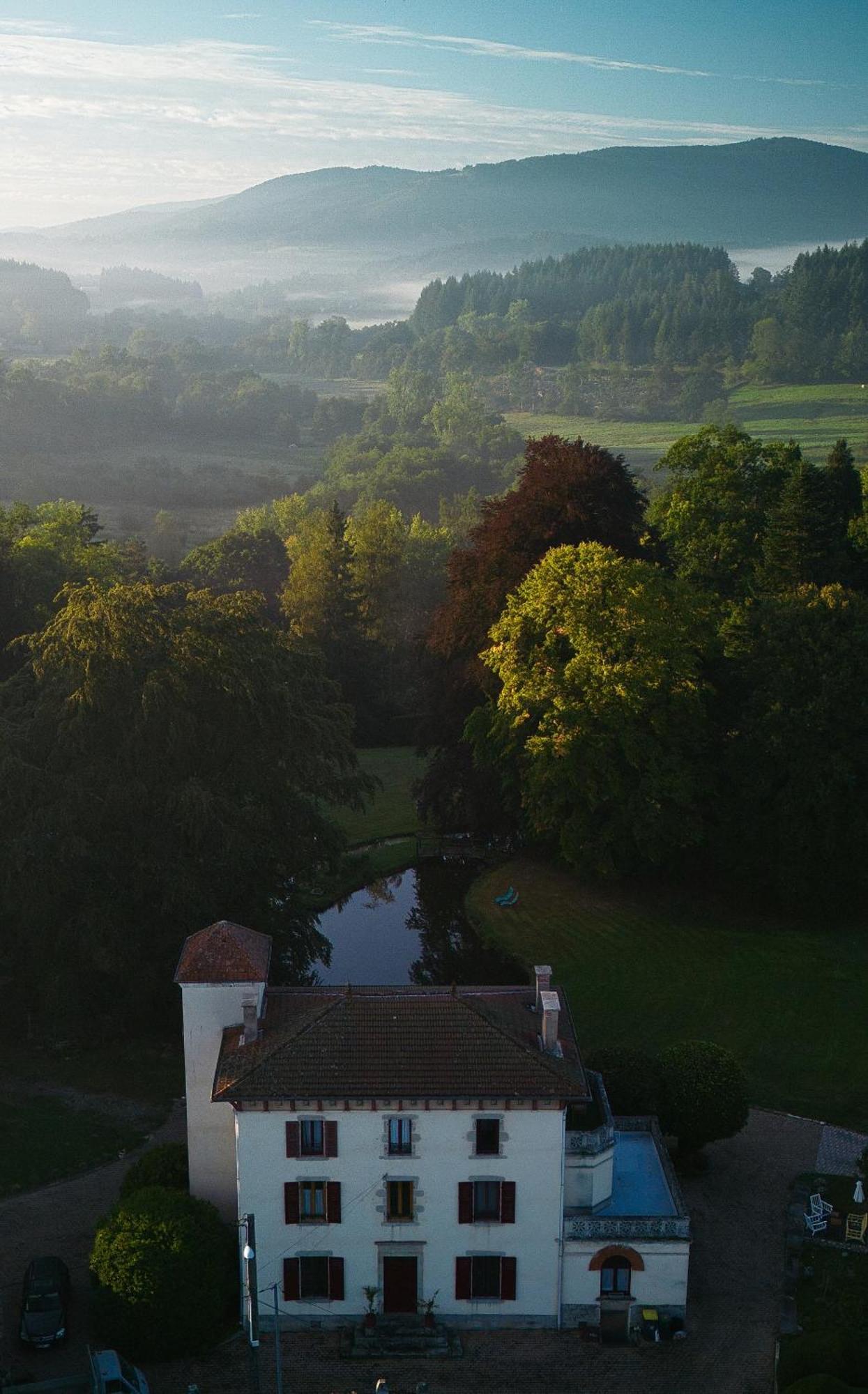 Domaine De Marchal - Chambres Et Table D'Hotes Celles-Sur-Durolle Exterior foto