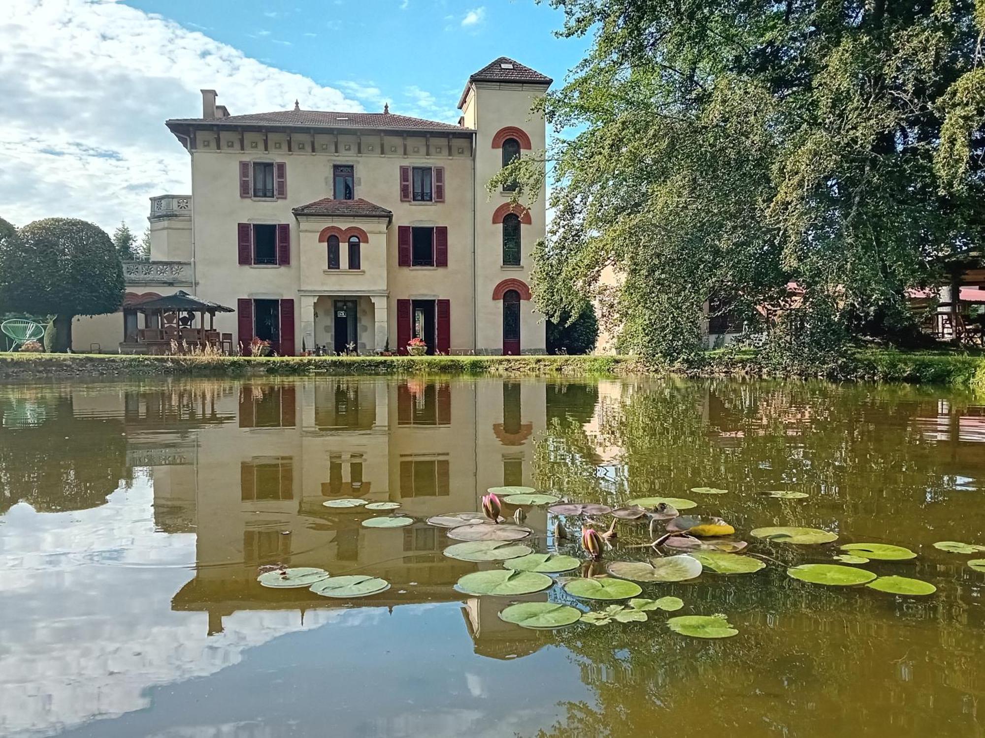 Domaine De Marchal - Chambres Et Table D'Hotes Celles-Sur-Durolle Exterior foto